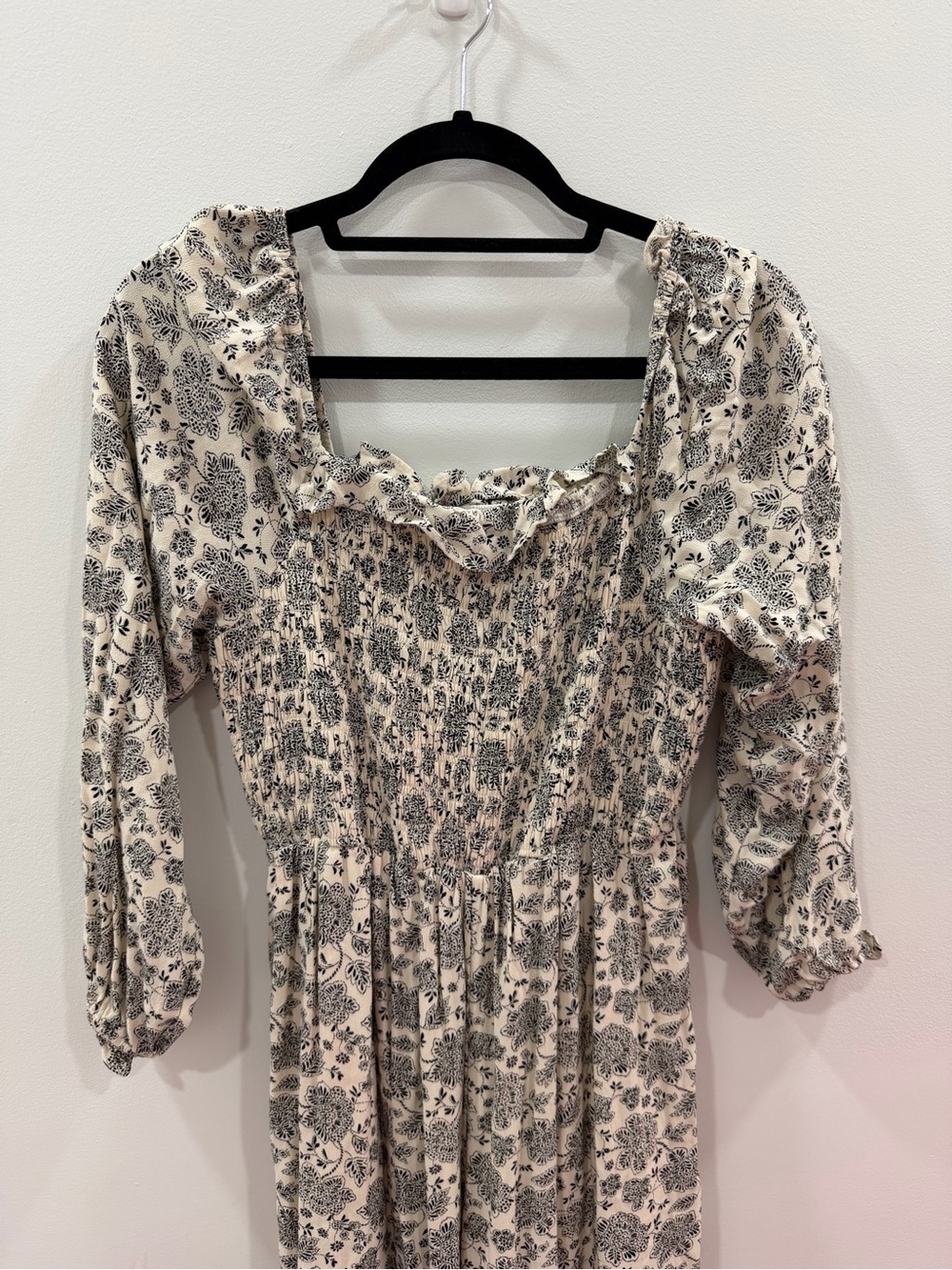 AMERICAN EAGLE WOMEN BEIGE FLORAL SMOCKED PUFF-SLEEVE JUMPSUIT - Picture 5 of 13